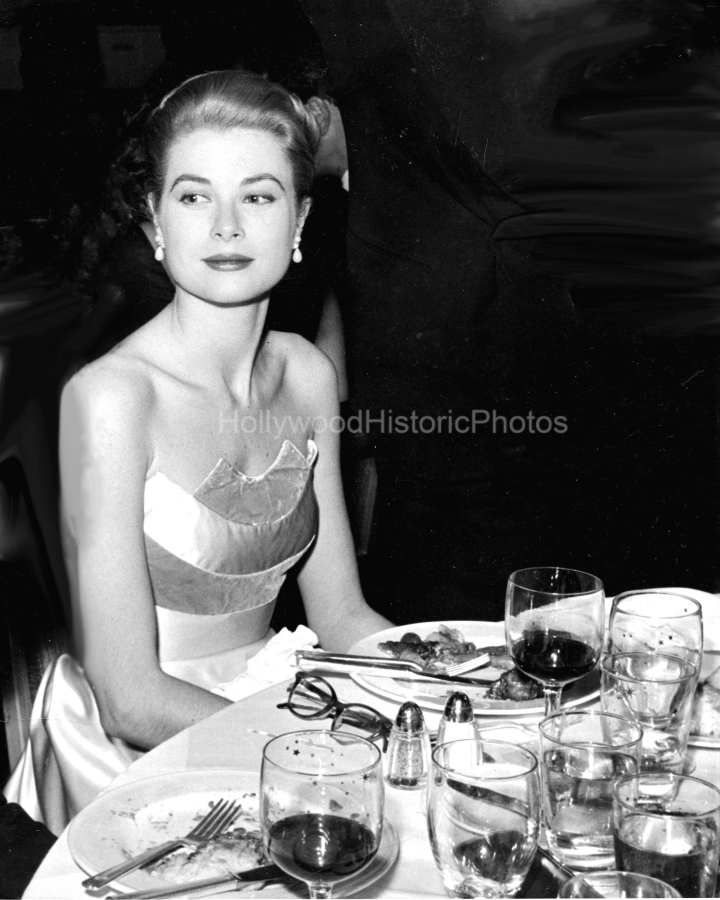 Grace Kelly 1956 Golden Globe Awards WM.jpg